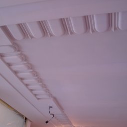 Interiér - sádrová ozdoba stropu (vejcovec)