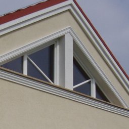 Montáž šambrán a parapetu kolem okna (Rakousko)